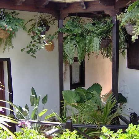 Mit Kleiner Innenhof-terrasse Im Mediterranen Stil アパート *