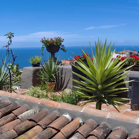 Mit Kleiner Innenhof-terrasse Im Mediterranen Stil *