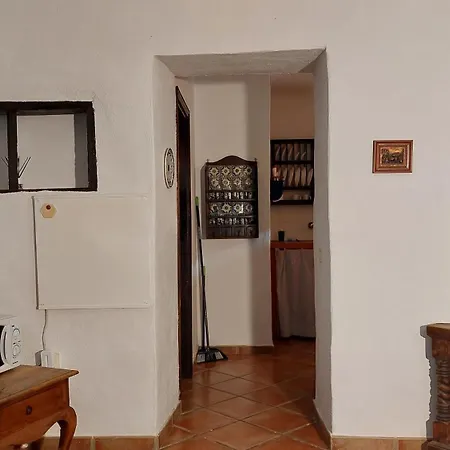 Mit Kleiner Innenhof-terrasse Im Mediterranen Stil