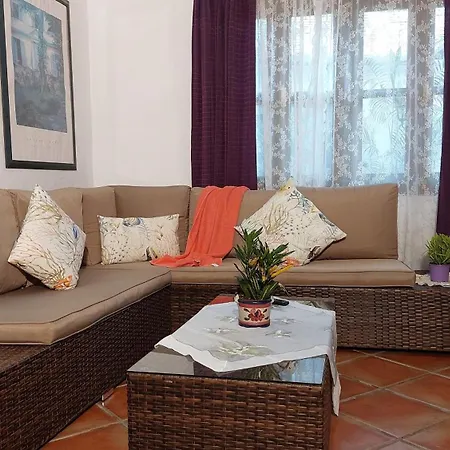 Apartament Mit Kleiner Innenhof-terrasse Im Mediterranen Stil Icod De Los Vinos