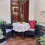 Mit Kleiner Innenhof-terrasse Im Mediterranen Stil Appartement