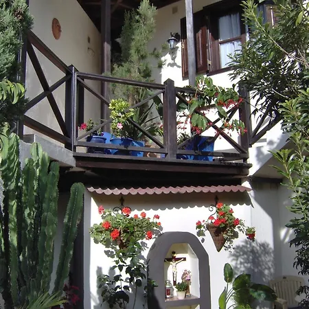 Mit Kleiner Innenhof-terrasse Im Mediterranen Stil