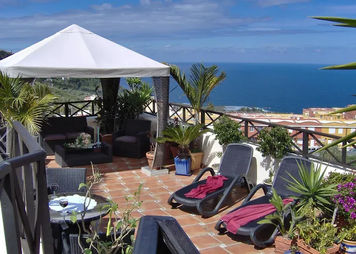 Mit Kleiner Innenhof-terrasse Im Mediterranen Stil アパート