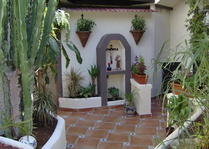 Mit Kleiner Innenhof-terrasse Im Mediterranen Stil アパート