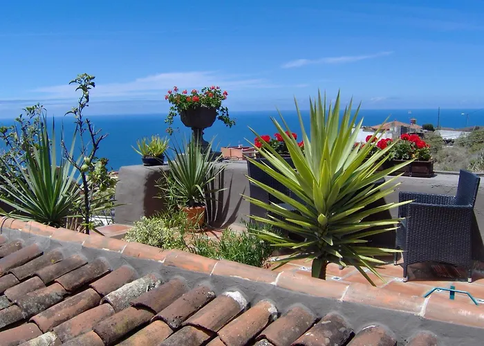 Mit Kleiner Innenhof-terrasse Im Mediterranen Stil *