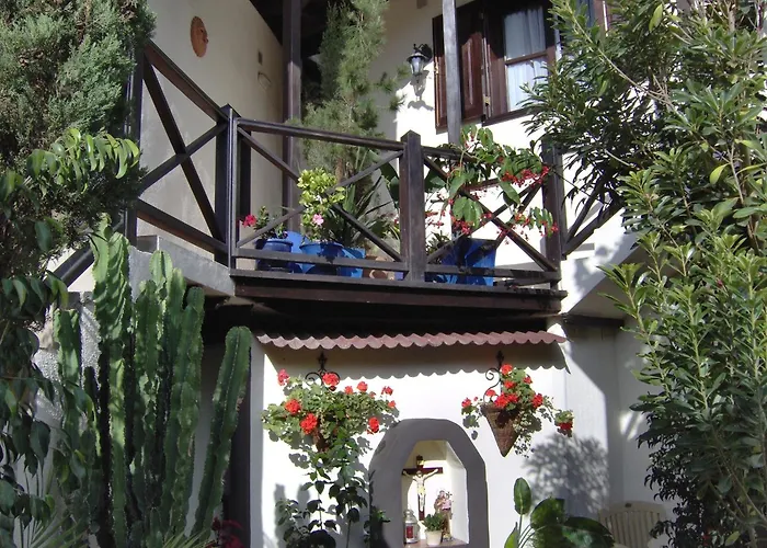 Mit Kleiner Innenhof-terrasse Im Mediterranen Stil