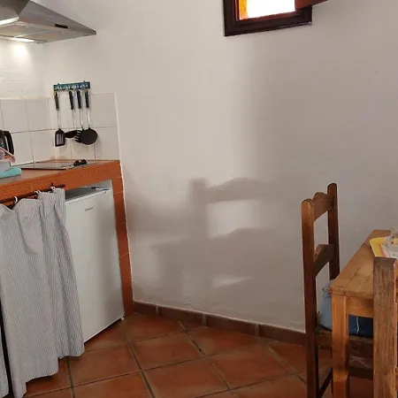 Mit Kleiner Innenhof-terrasse Im Mediterranen Stil